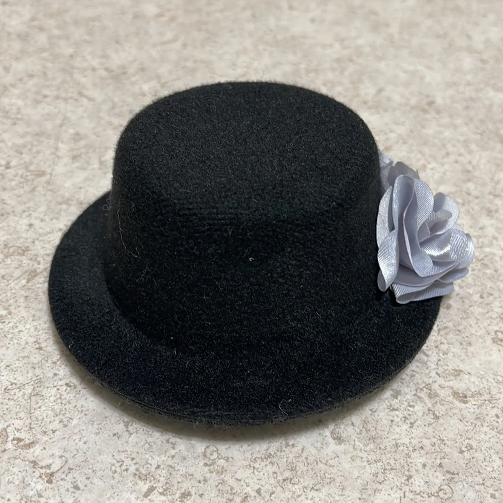 BNWOT GYMBOREE BLACK FELT CLIP ON HAT HAIR ACCESSORY & PALE GRAY RUFFLE ACCENT